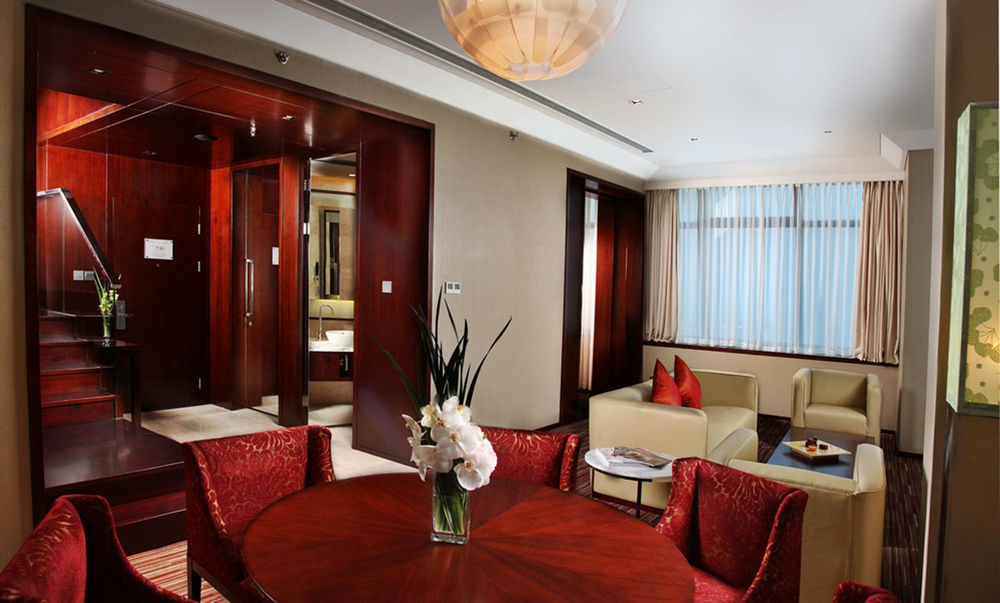 Hotel Renaissance Zhongshan Park 5*