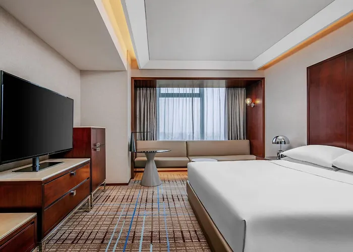 Renaissance Shanghai Zhongshan Park Hotel