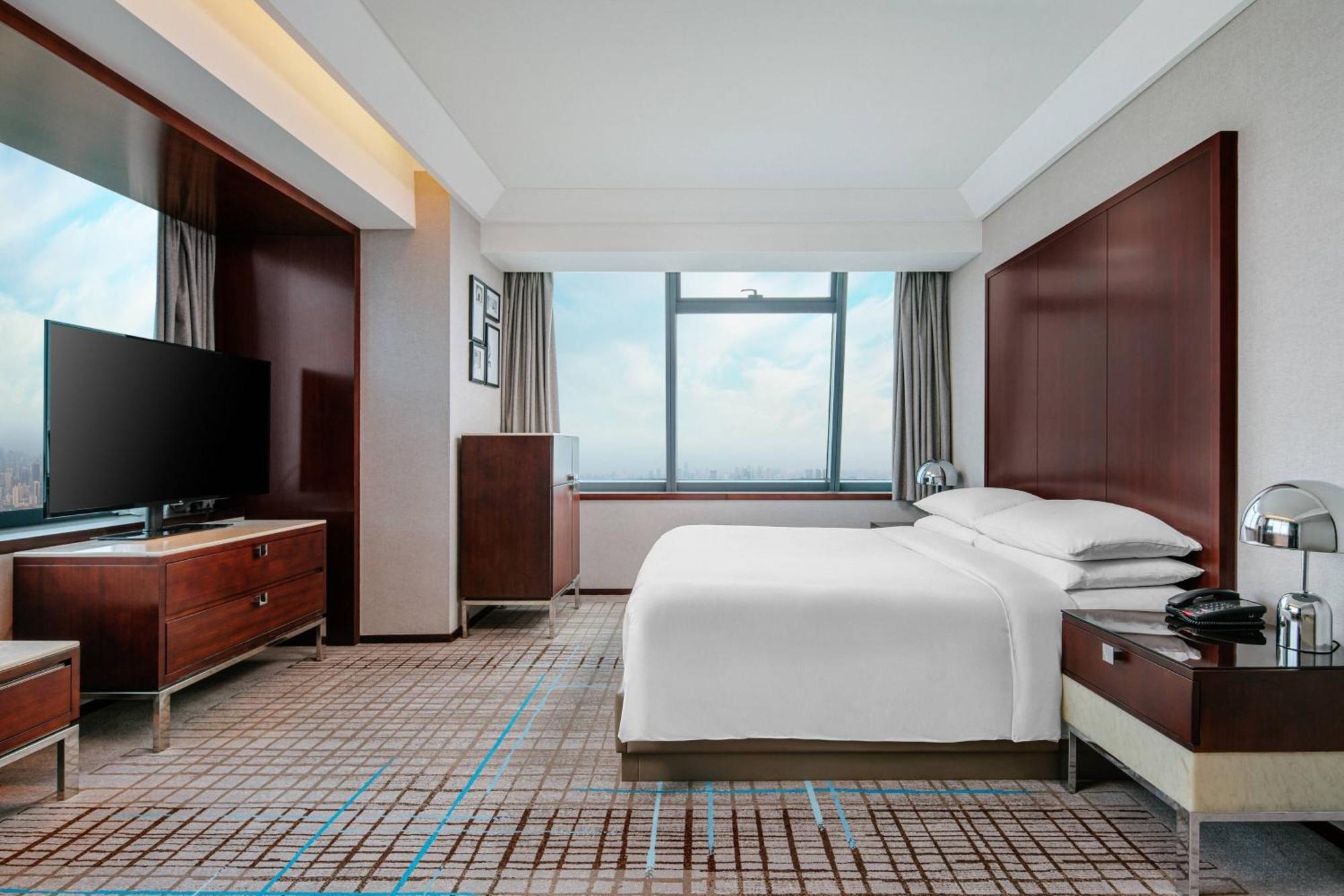 Hotel Renaissance Zhongshan Park 5*
