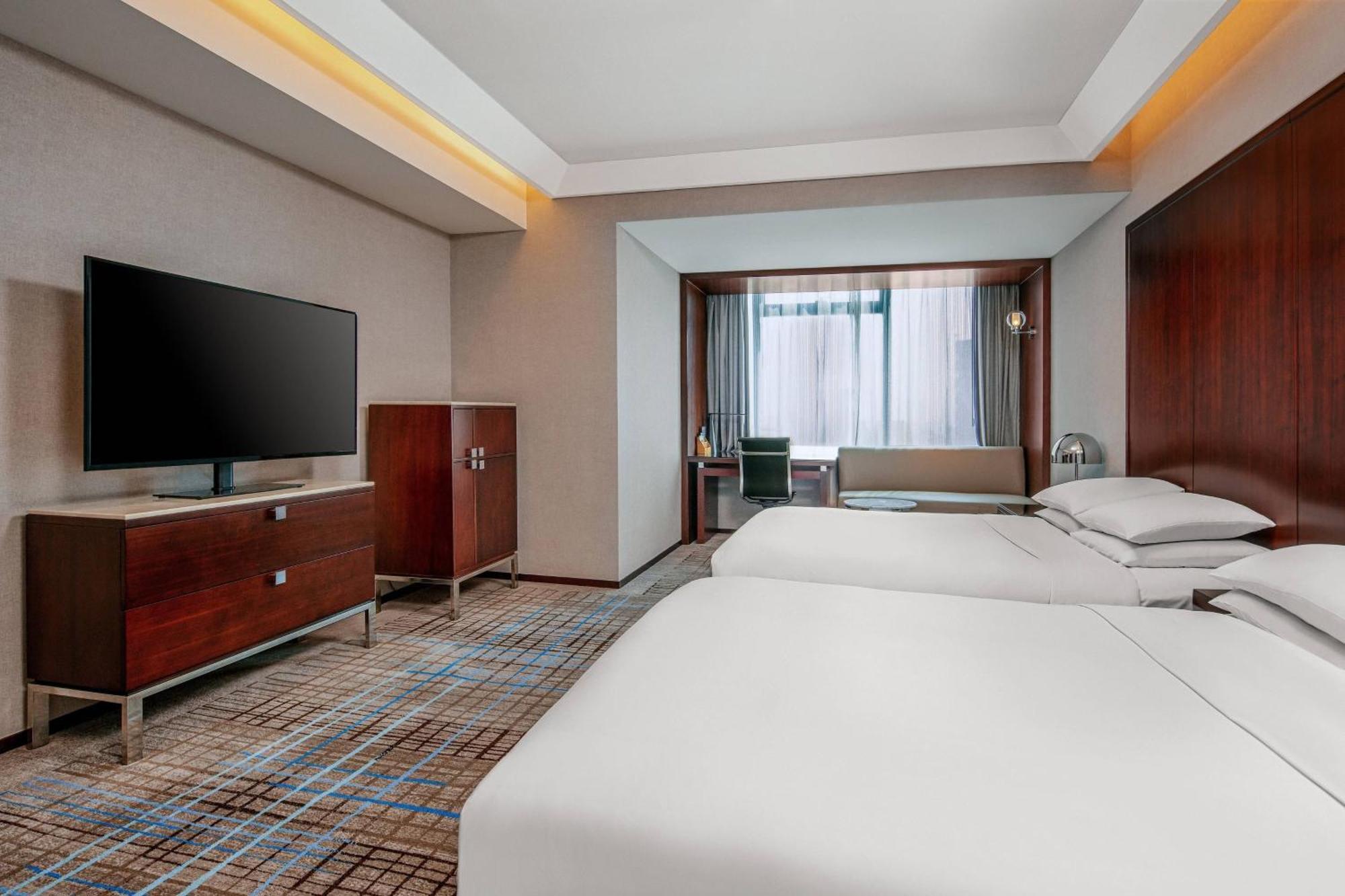 Renaissance Zhongshan Park Hotel