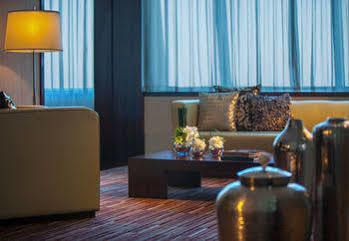 Hotel Renaissance Zhongshan Park 5*